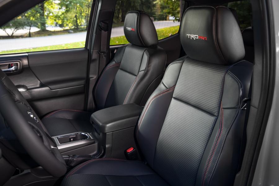 Интерьер Toyota Tacoma TRD Pro Double Cab 2016 года  (фото 3 из 45)